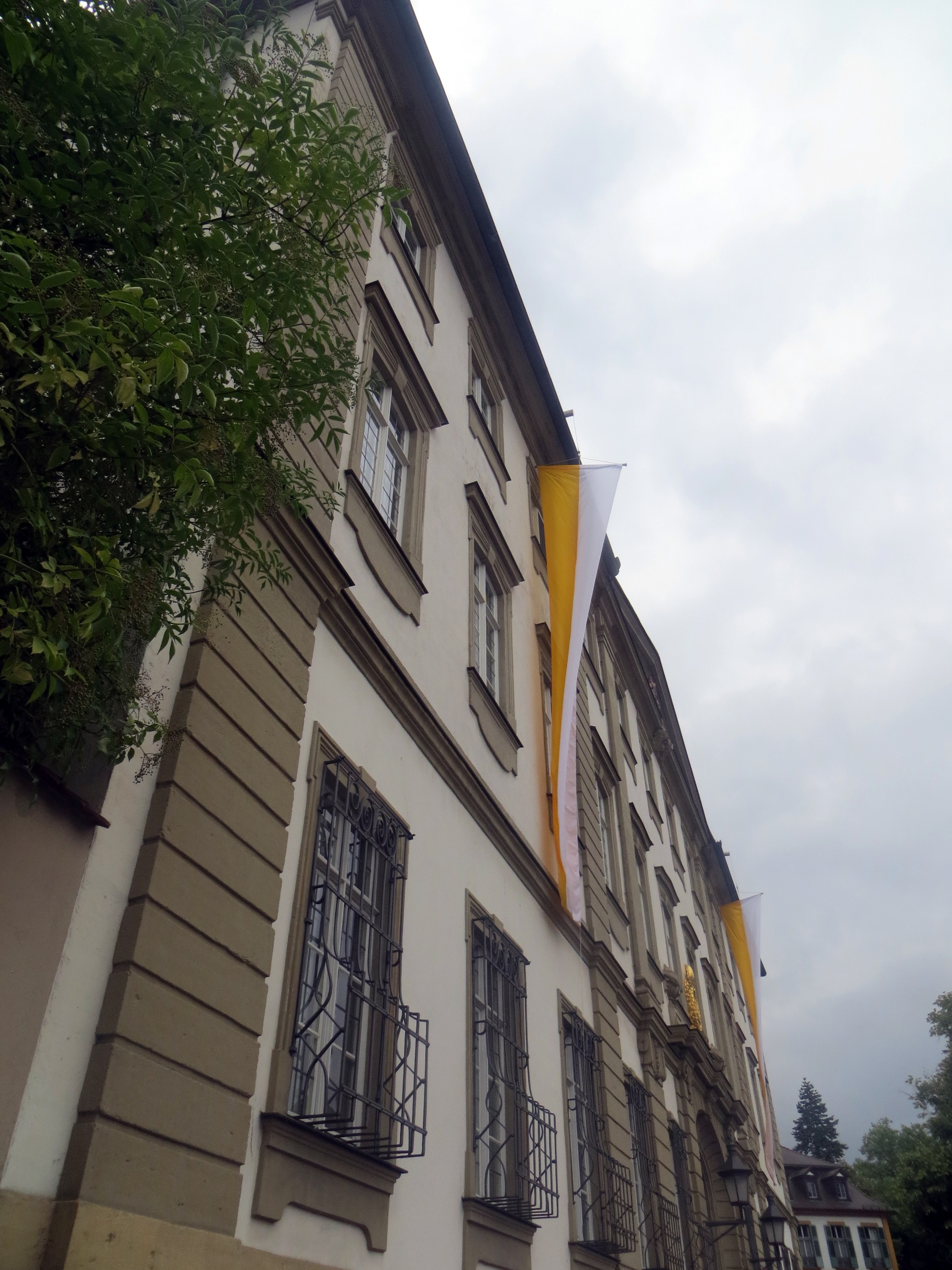 Geschmücktes Bischofshaus