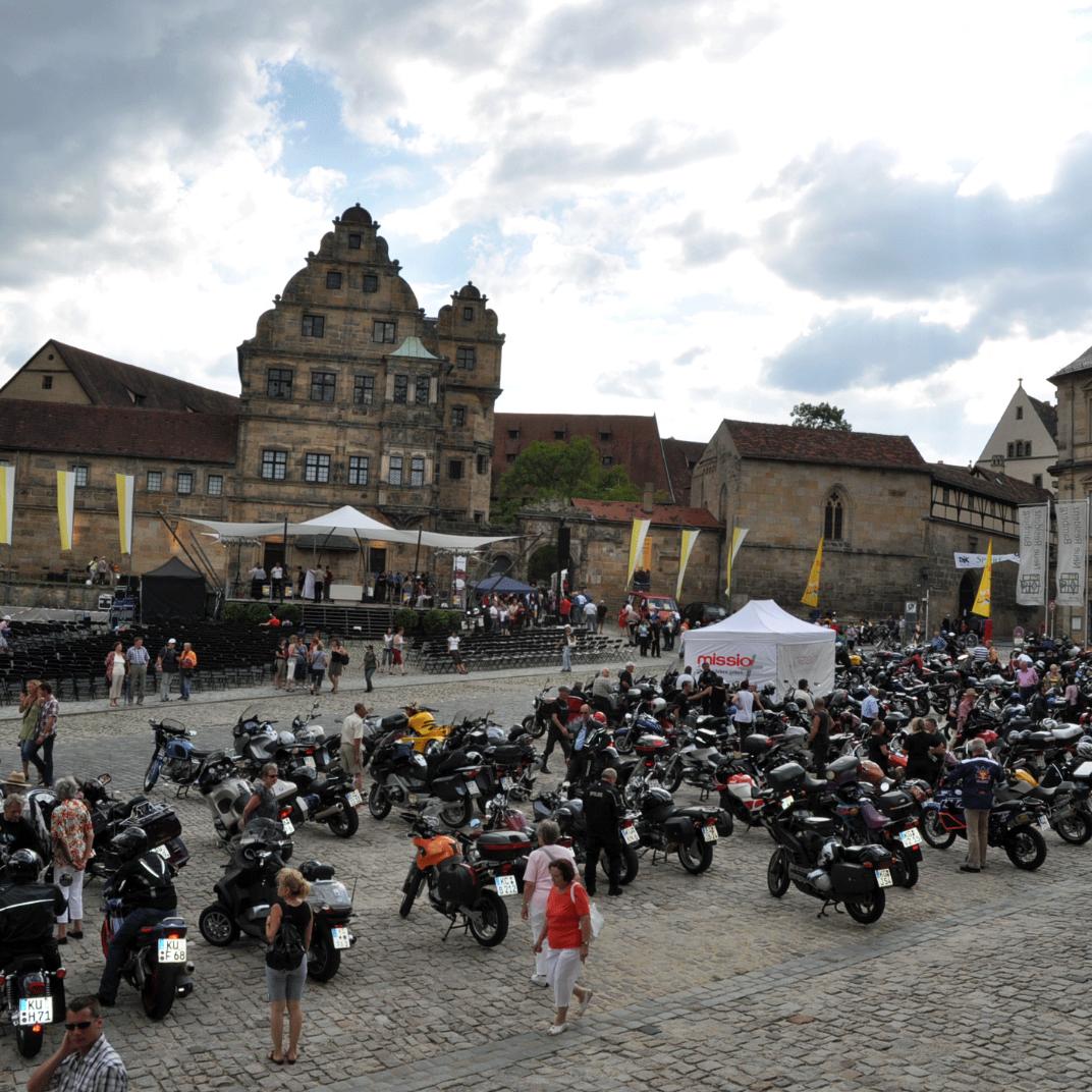 Heinrichsfest 2011 - Motorräder auf dem Domplatz