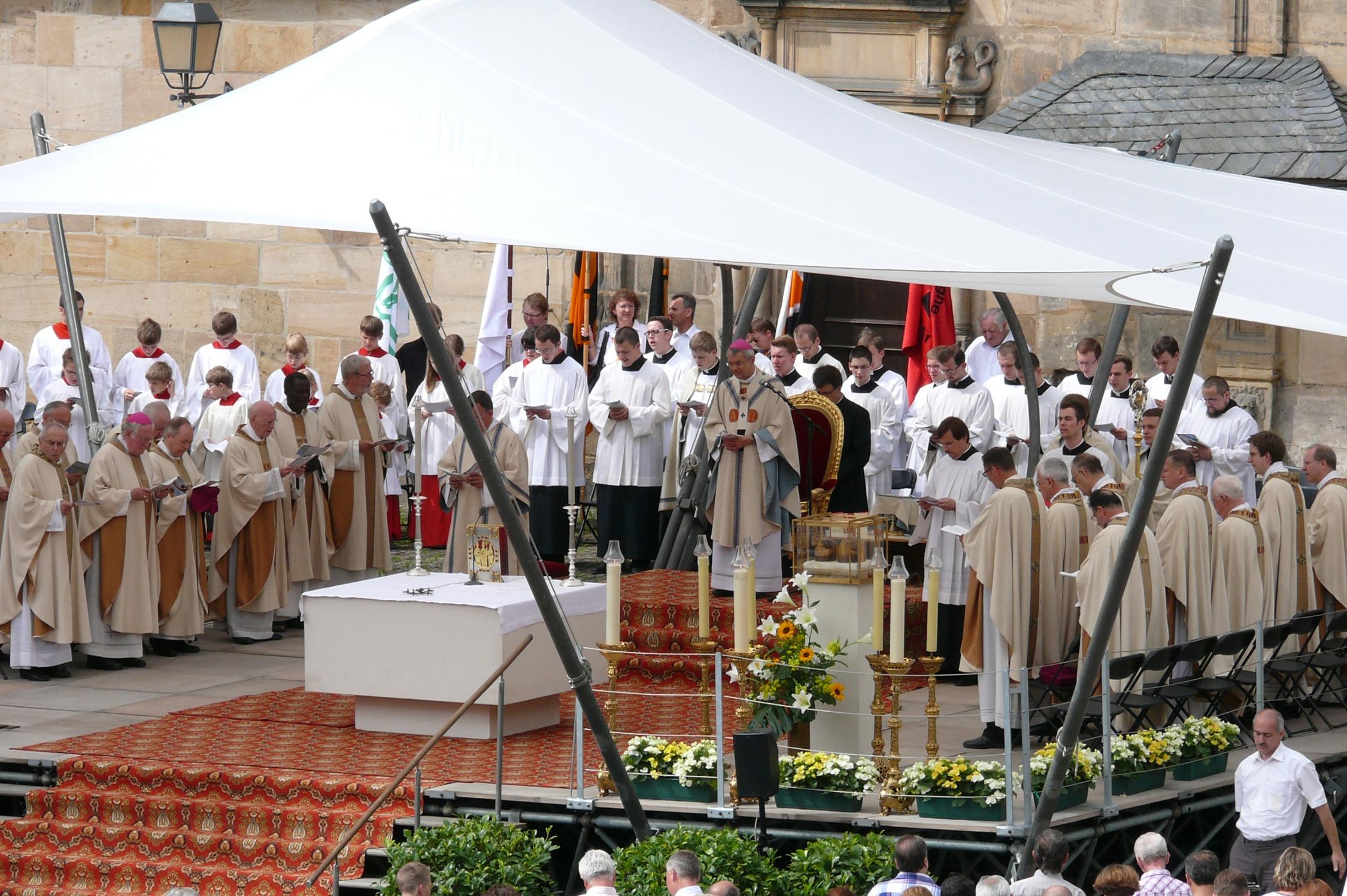Heinrichsfest 2011 - Erzbischof Schick feiert Gottesdienst
