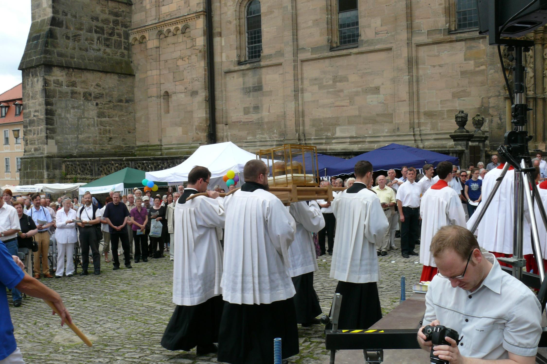 1310311798399_gottesdienst_02_meister.jpg