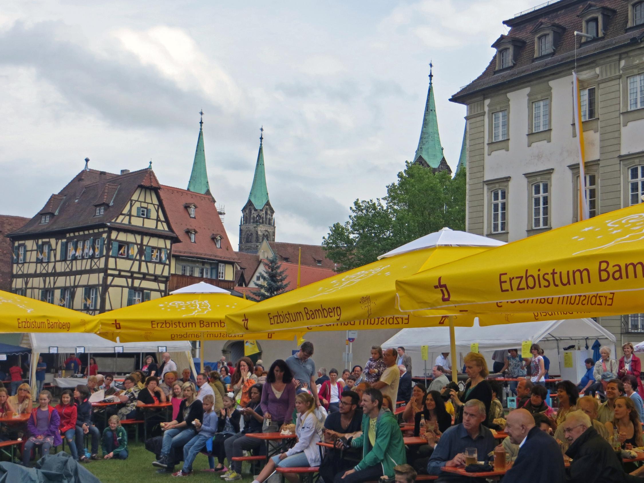 DJK-Platz vor dem Bischofspalais